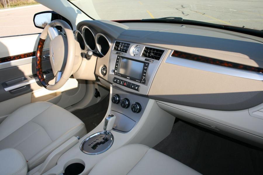  Chrysler Sebring Limited Convertible 2008 года  (фото 18 из 27)
